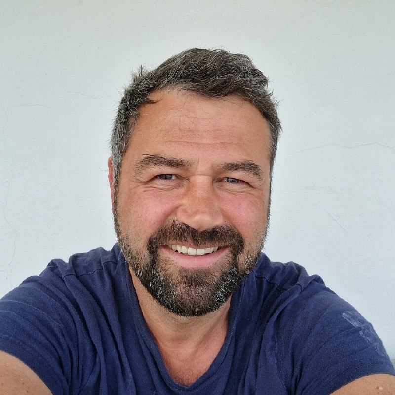 Simon Press Headshot